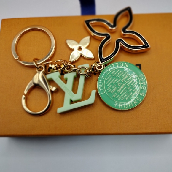 Louis Vuitton Zipper Pulls - Picture 6 of 10